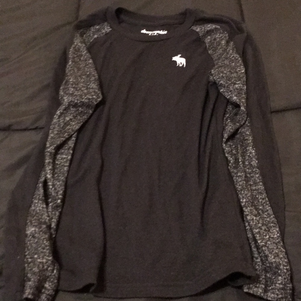 Black Abercrombie 9-10 long multi color on gray